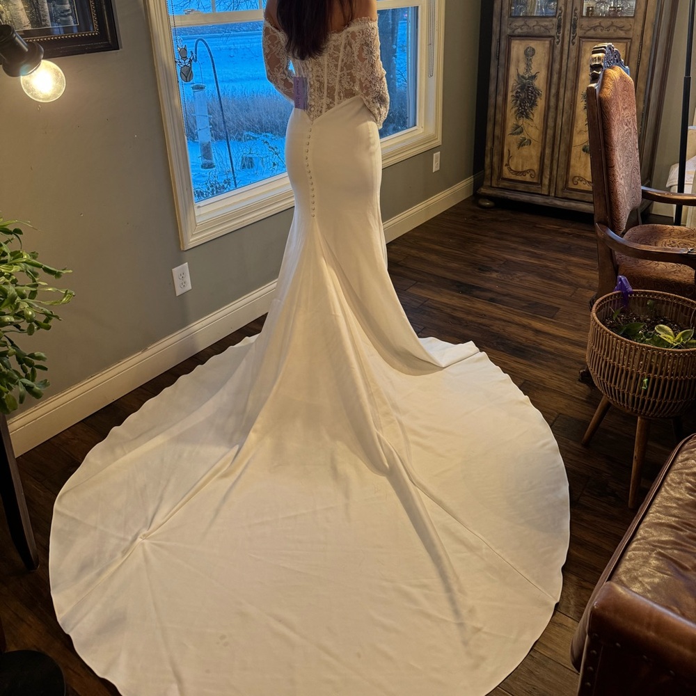Elegant White Lace Wedding Dress